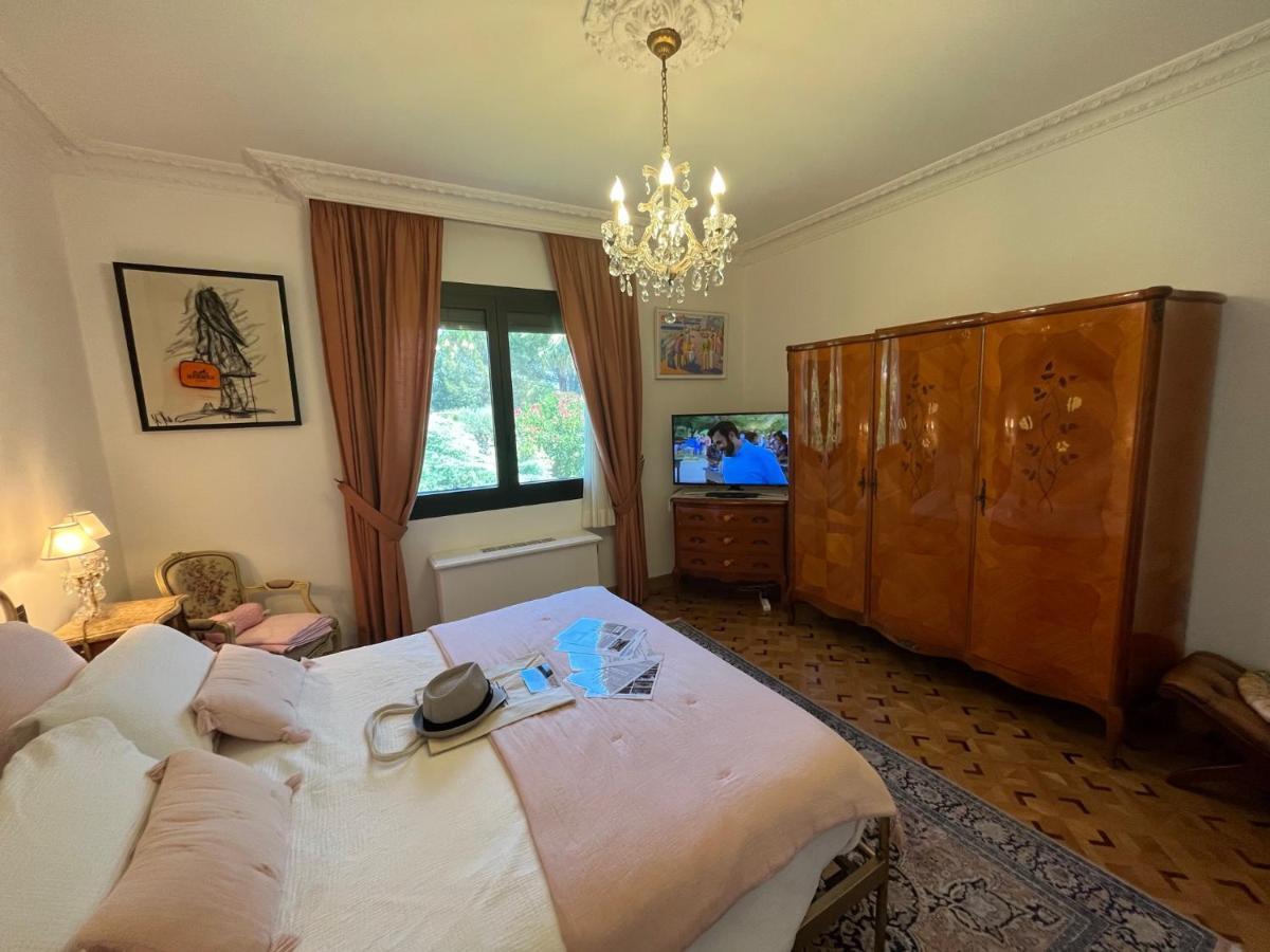 D'hotes & Mas Dels Esquirols Bed & Breakfast