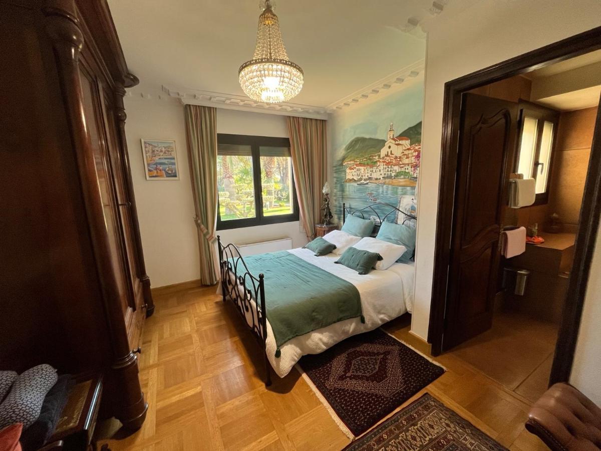 D'hotes & Mas Dels Esquirols Bed & Breakfast